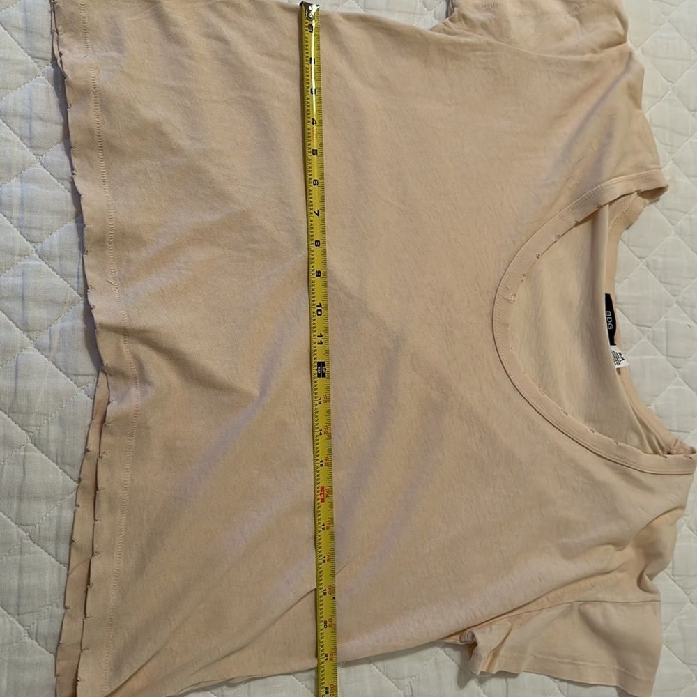NWOT UO BDG Loose Fit Relaxed Tee with Hem Distressing Light Peach Color Size M - Picture 4 of 11
